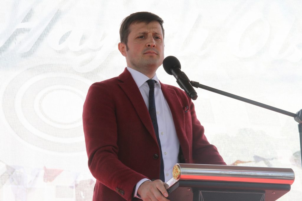 VAHAP AKAY BÜYÜKŞEHİR’E ADAY ADAYI OLUYOR