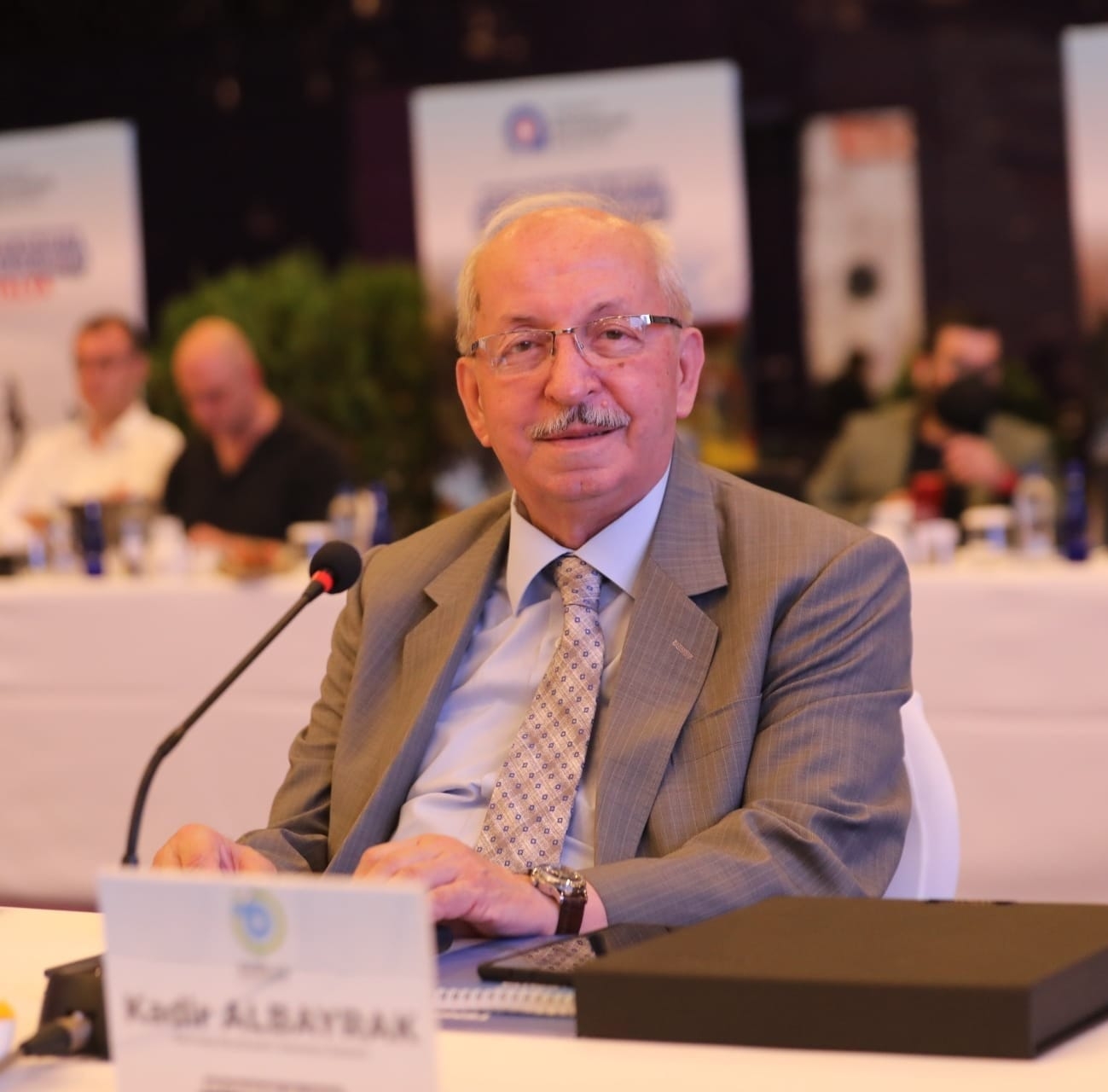 ALBAYRAK KAPILARI KAPATTI