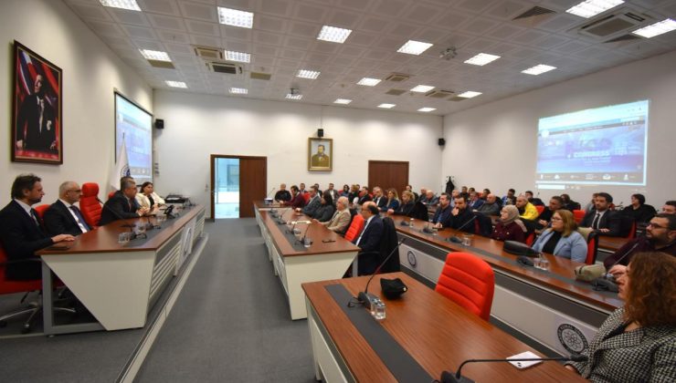 AKREDİTASYON SÜRECİNİ BAŞARIYLA TAMAMLAYAN DÖRT MESLEK YÜKSEKOKULUMUZA BELGELERİ TÖRENLE TAKDİM EDİLDİ