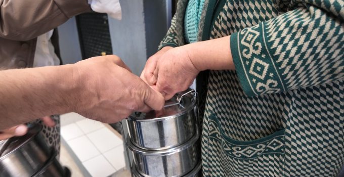 Her Gün 1500 Kişiye Dört Kap Sıcak Yemek