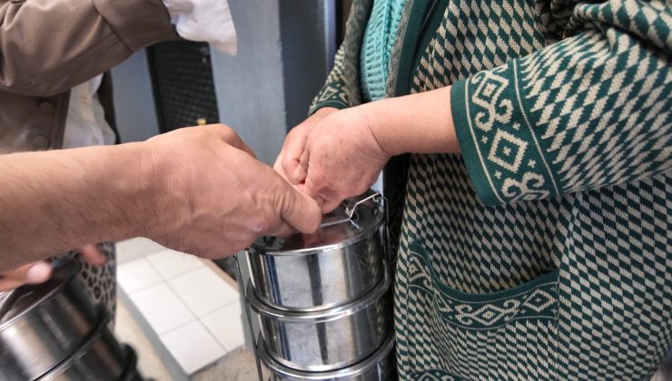 Her Gün 1500 Kişiye Dört Kap Sıcak Yemek